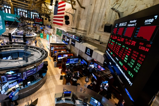 Wall Street Executives Face Off with NYC's Socialist Mayor Over Tax Policies